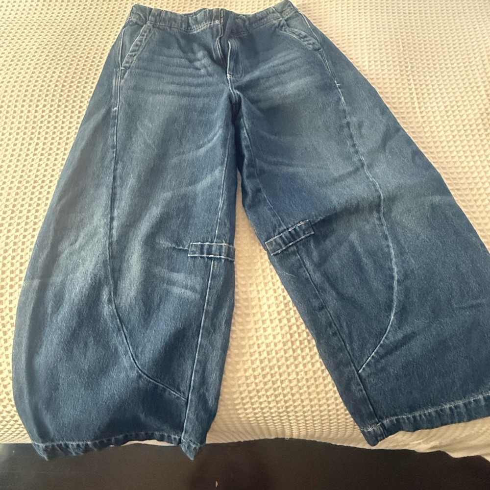 Anthropologie brand 
Stylish Blue Denim Jeans
Barrel jeans 
Size 27